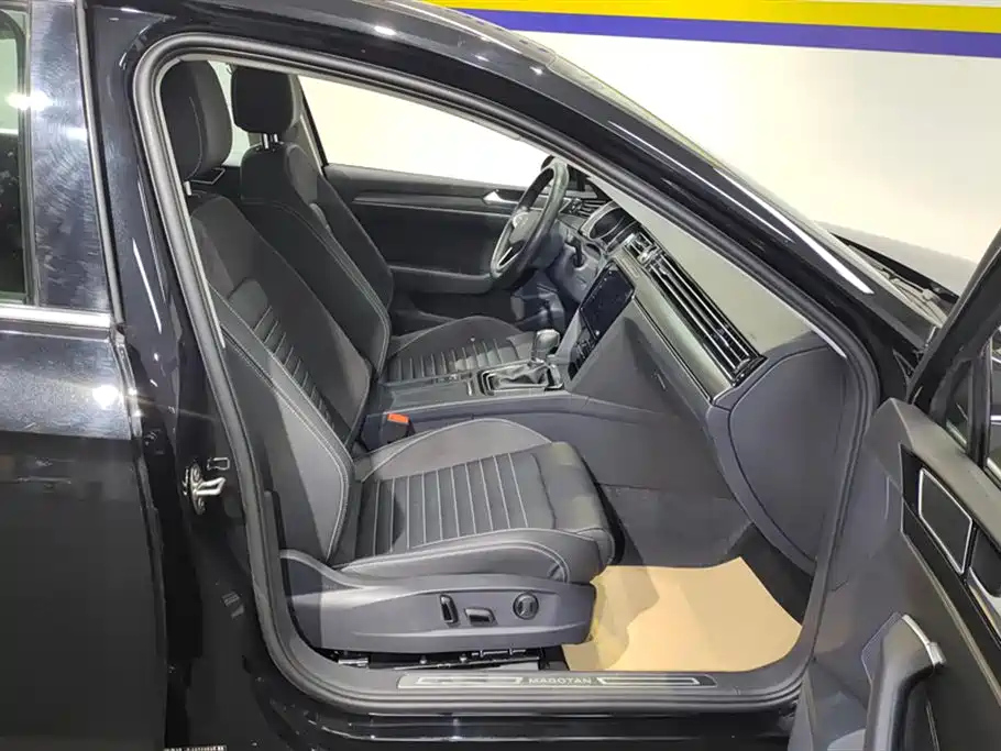 VOLKSWAGEN MAGOTAN 2020