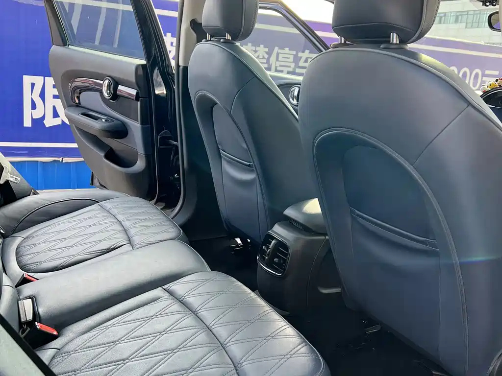 MINI CLUBMAN 2021