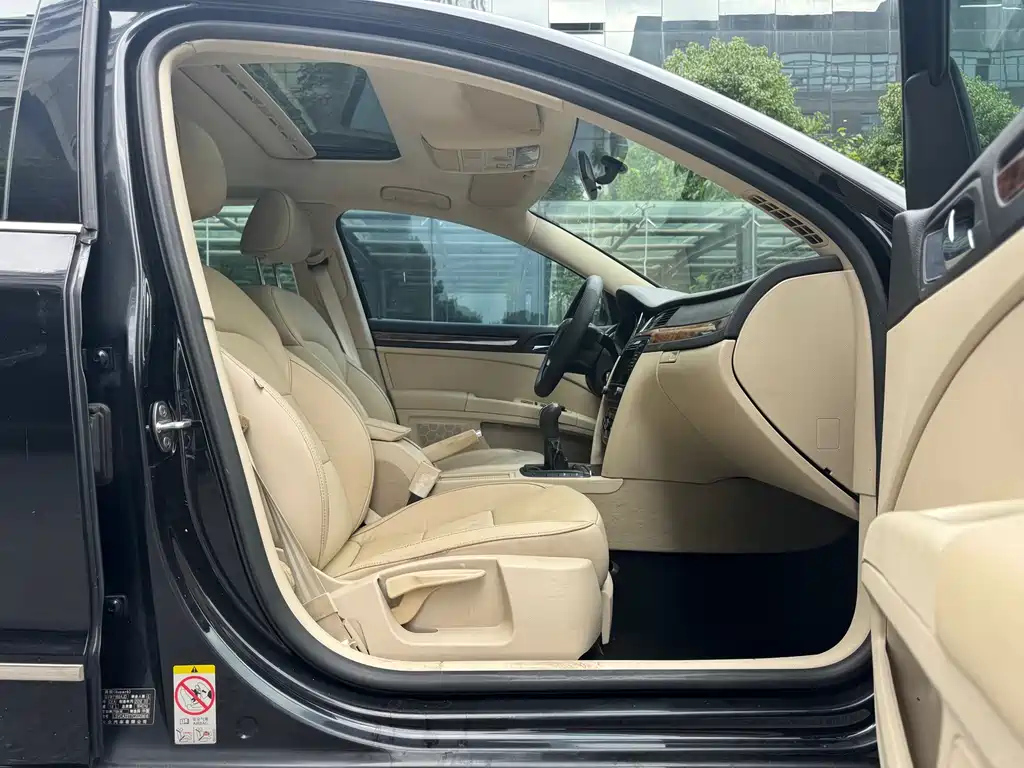 SKODA SUPERB 2012