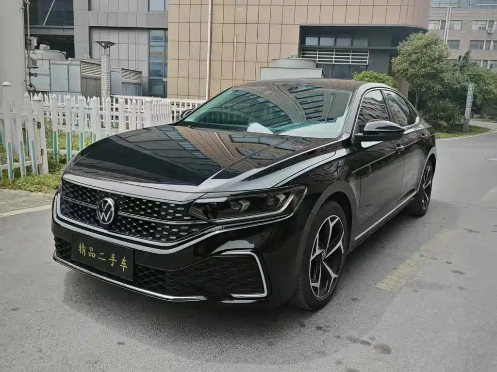 VOLKSWAGEN PASSAT 2024