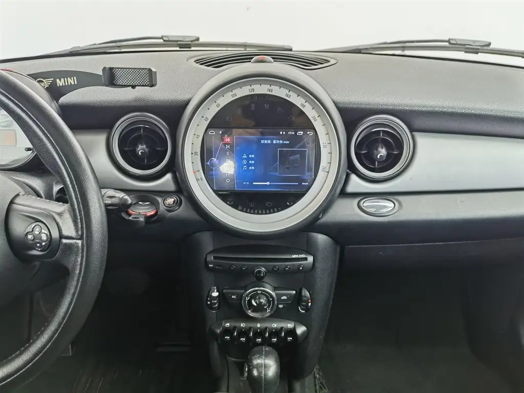 MINI CLUBMAN 2011