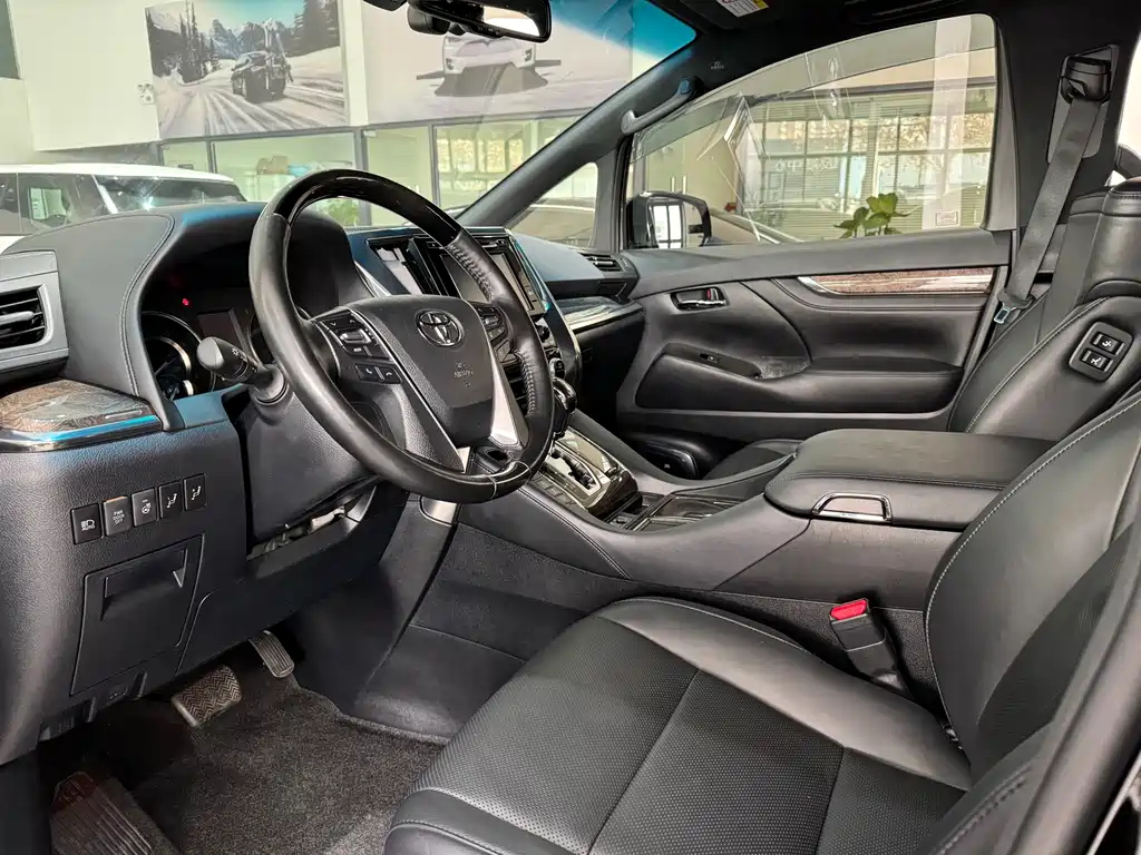 TOYOTA ALPHARD 2019