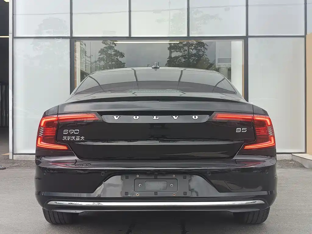 VOLVO S90 2023