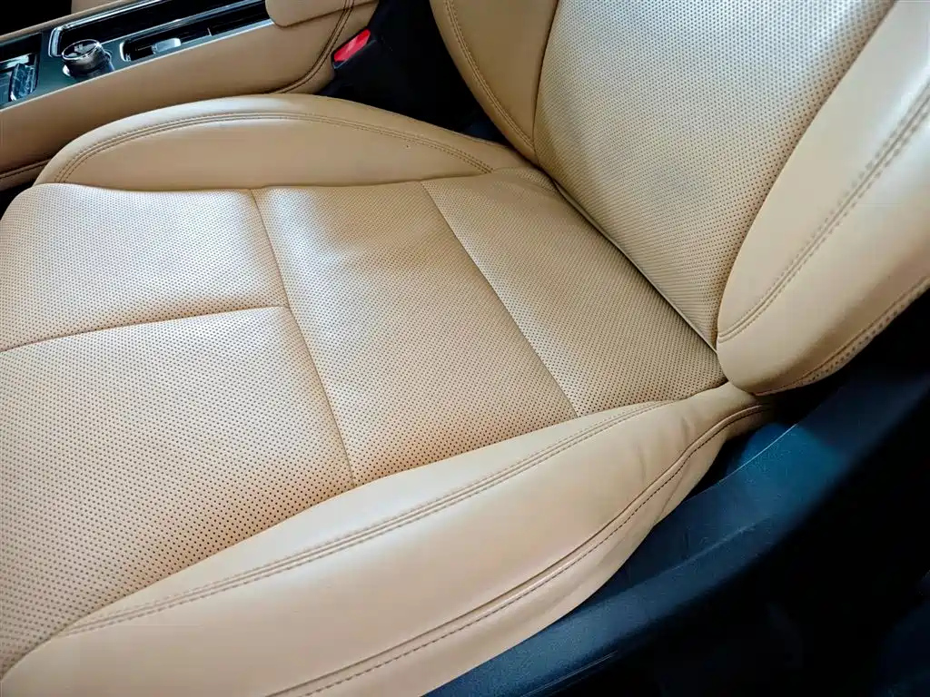 LINCOLN ADVENTURER 2020