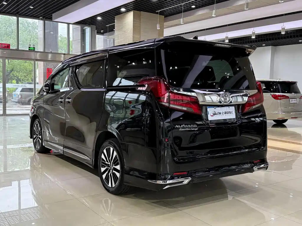 TOYOTA ALPHARD 2018