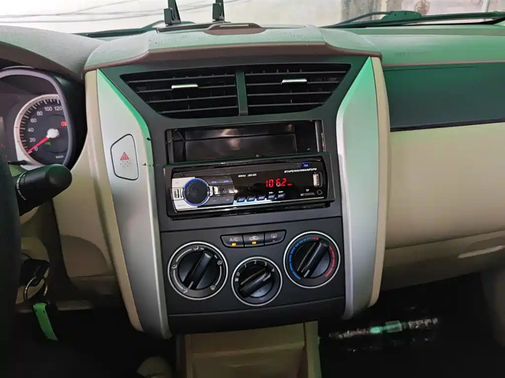 VENUCIA D50 2013