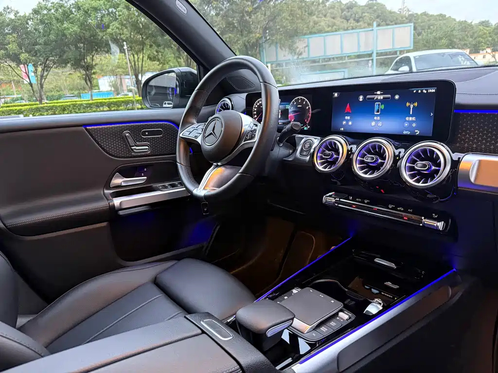 MERCEDES BENZ GLB 2024