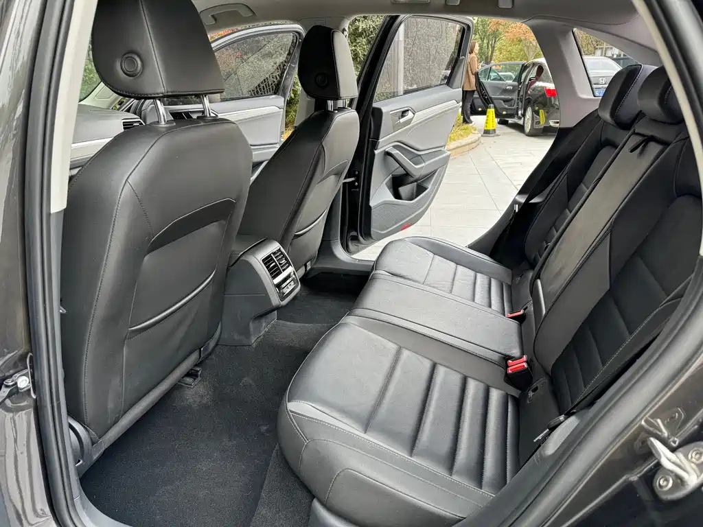 VOLKSWAGEN SAGITAR 2020