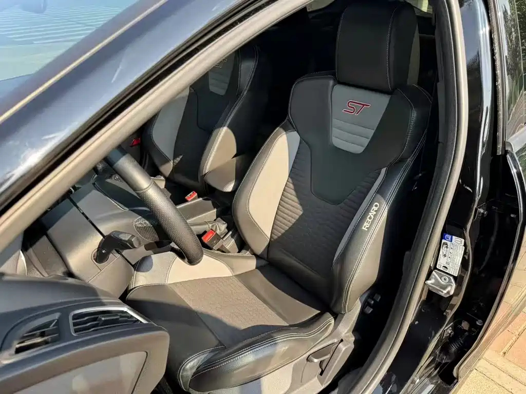 FORD FOCUS IMPORT 2015