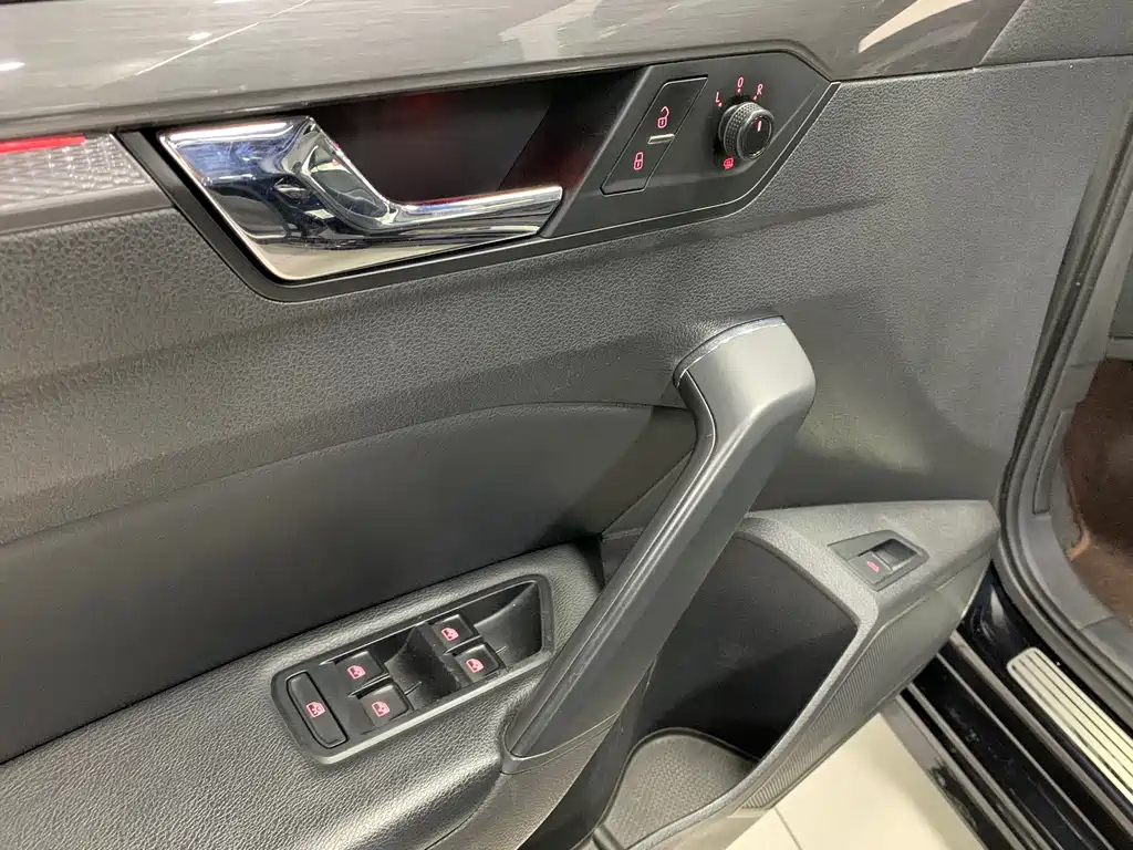 VOLKSWAGEN PASSAT 2017