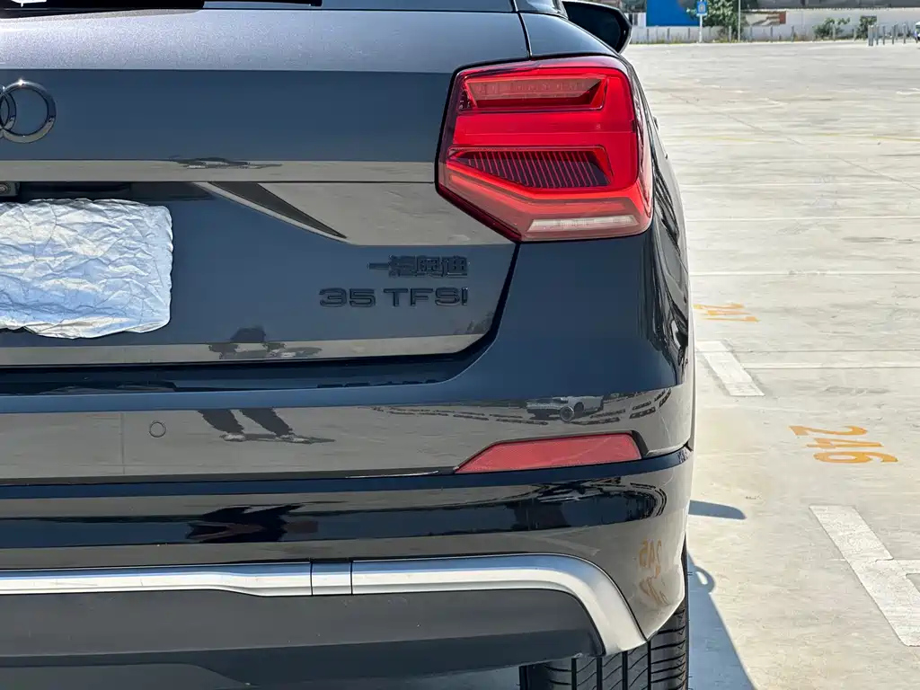 AUDI Q2L 2018