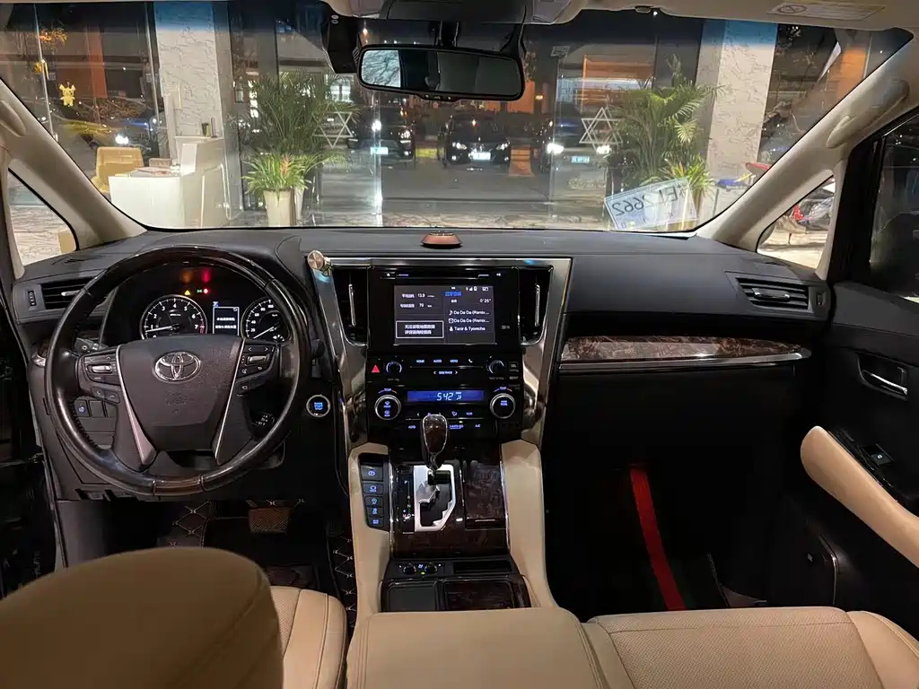 TOYOTA ALPHARD 2018