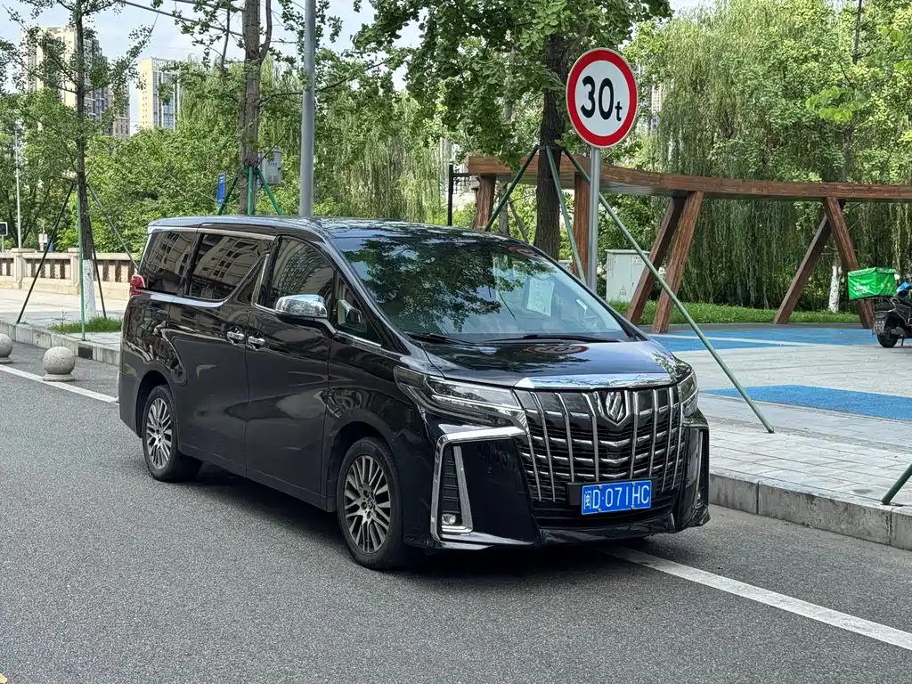 TOYOTA ALPHARD 2018