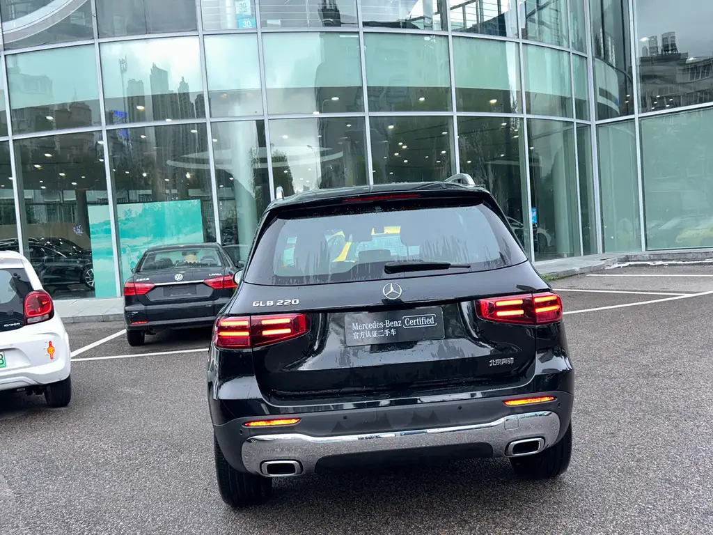 MERCEDES BENZ GLB 2024
