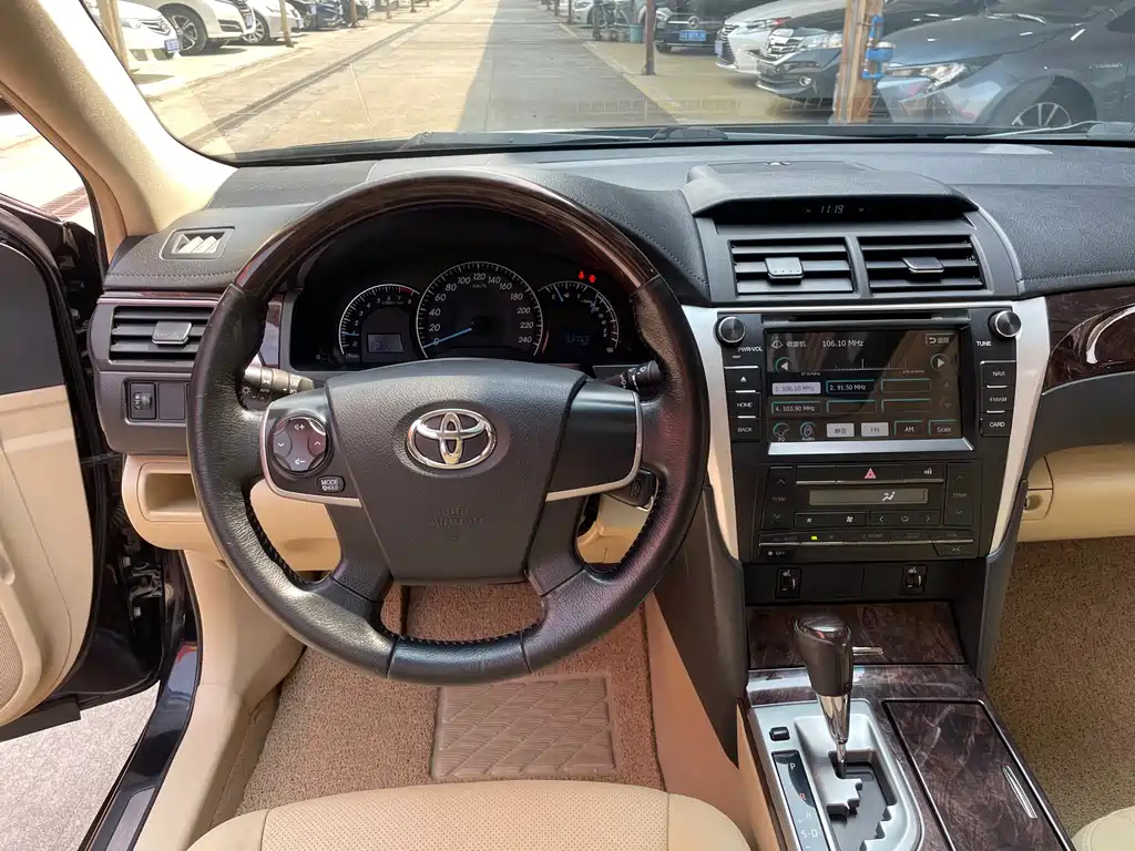 TOYOTA CAMRY 2015
