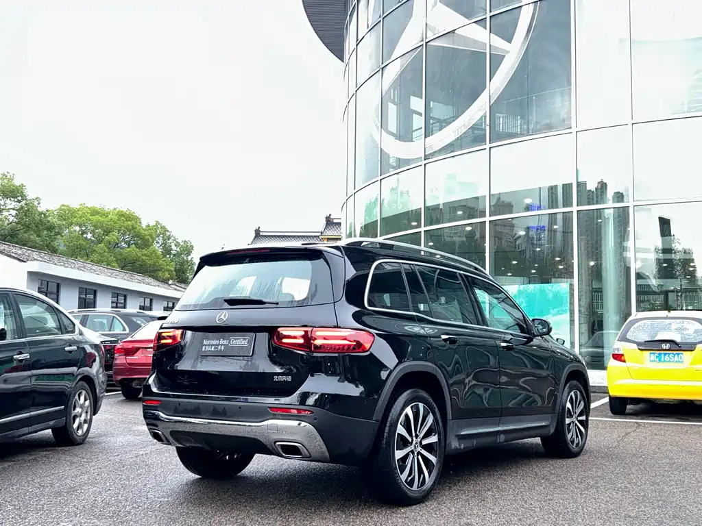 MERCEDES BENZ GLB 2024