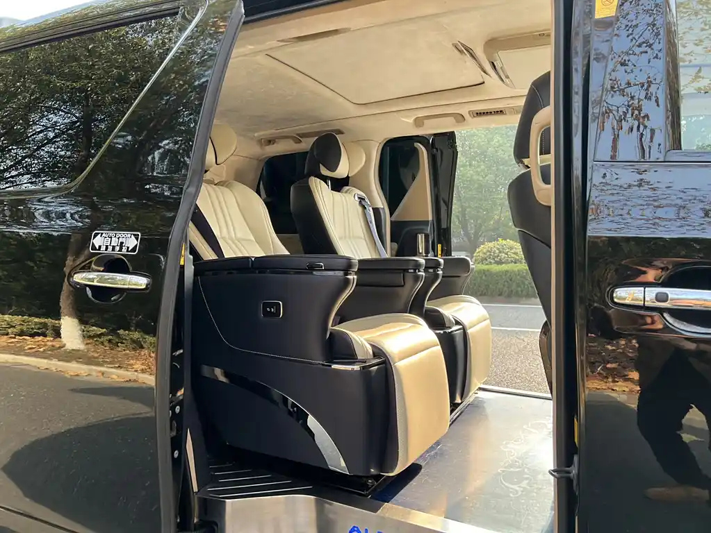 TOYOTA ALPHARD 2012