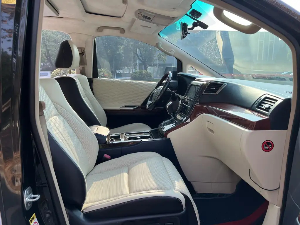 TOYOTA ALPHARD 2012