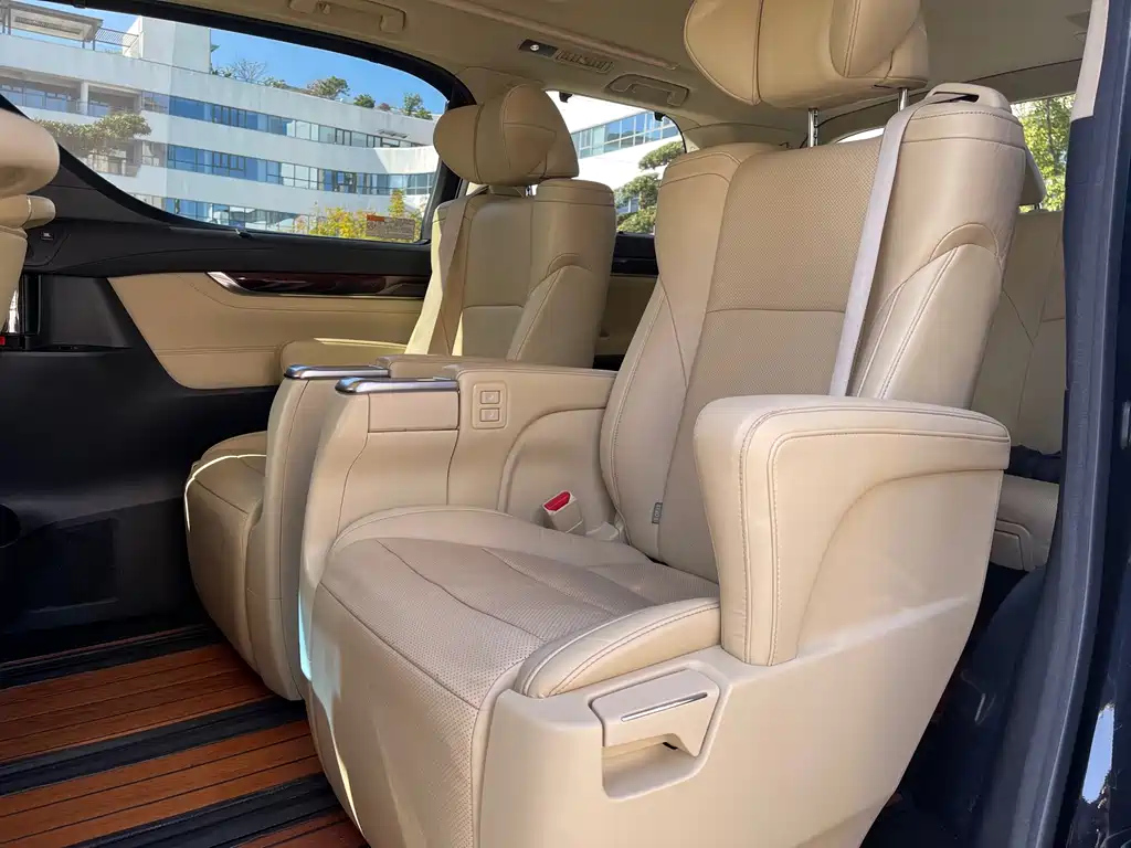 TOYOTA ALPHARD 2018
