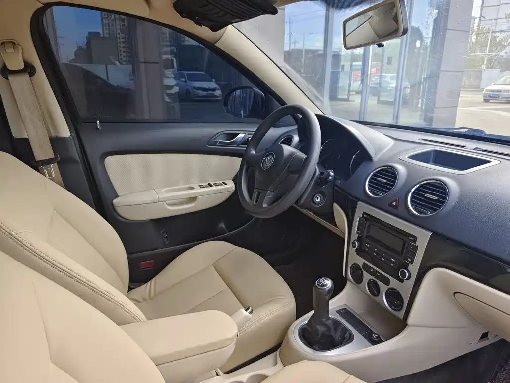 VOLKSWAGEN LAVIDA 2012
