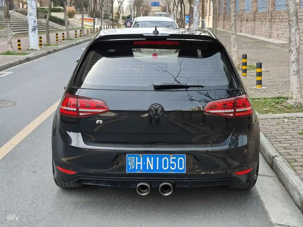 VOLKSWAGEN GOLF 2016