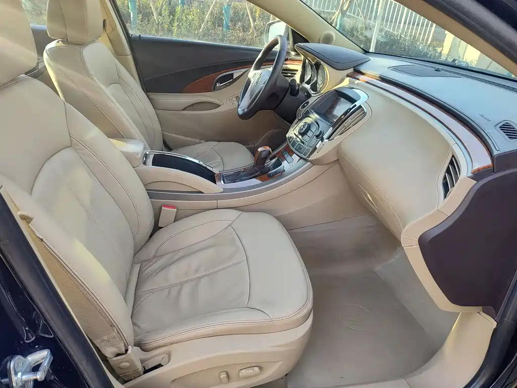 BUICK LACROSSE 2010