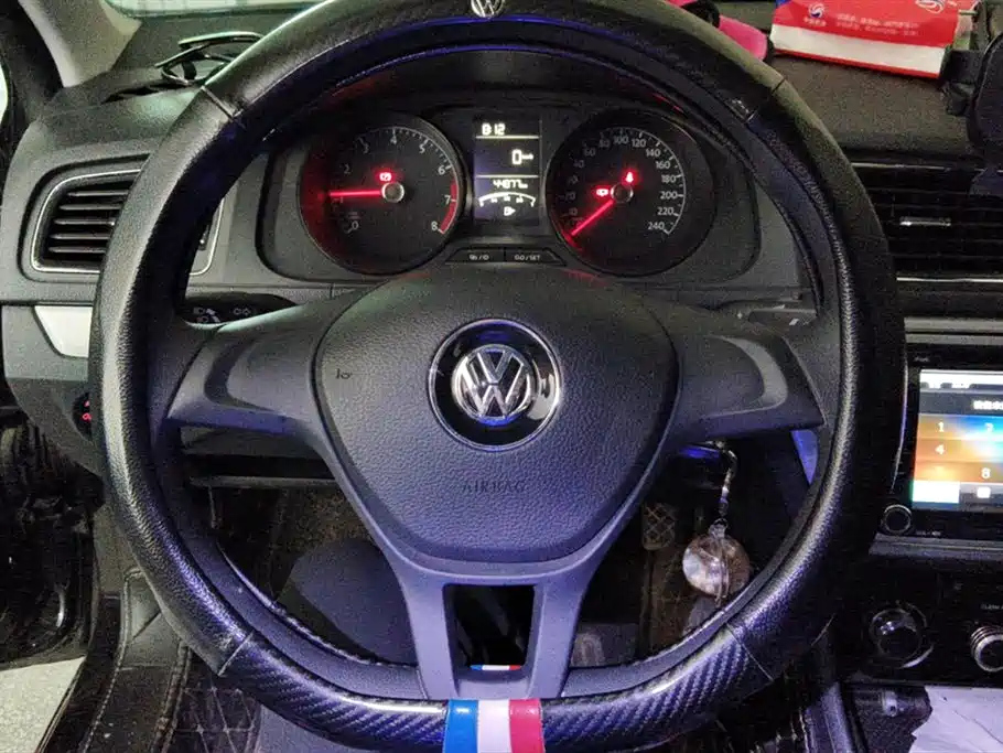 VOLKSWAGEN LAVIDA 2015