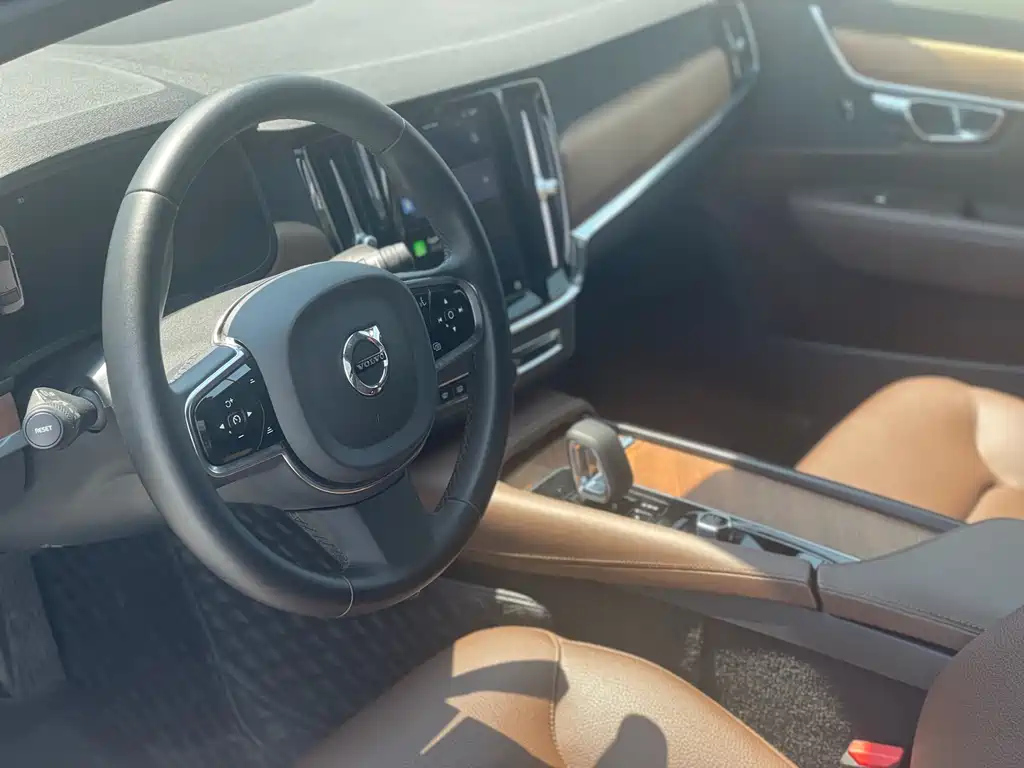VOLVO S90 2022