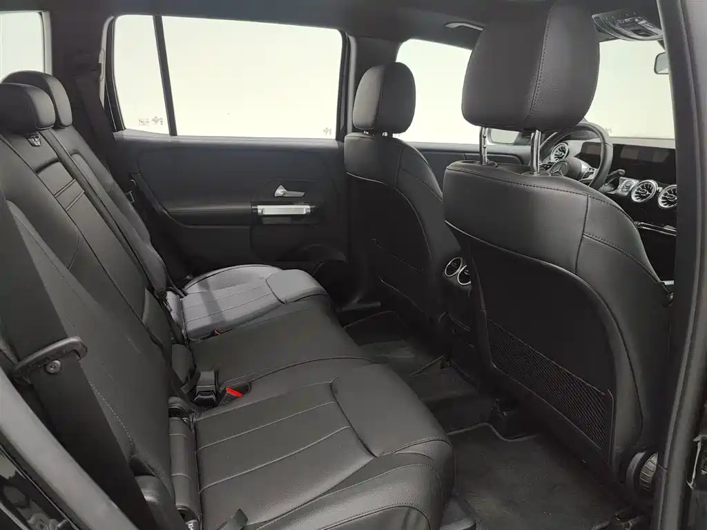 MERCEDES BENZ GLB 2023