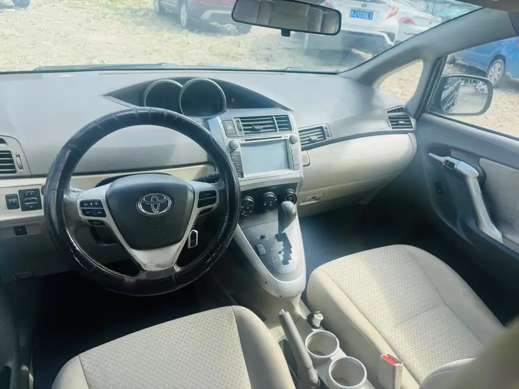 TOYOTA ESCAPE 2014