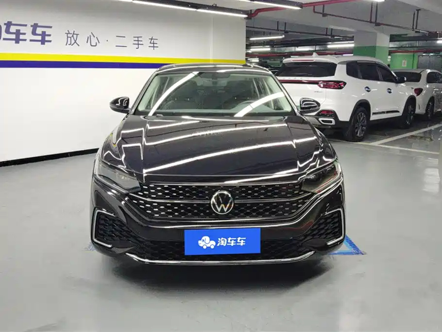 VOLKSWAGEN PASSAT 2024