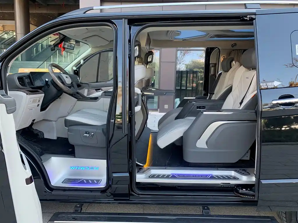 FORD TOUREO 2023