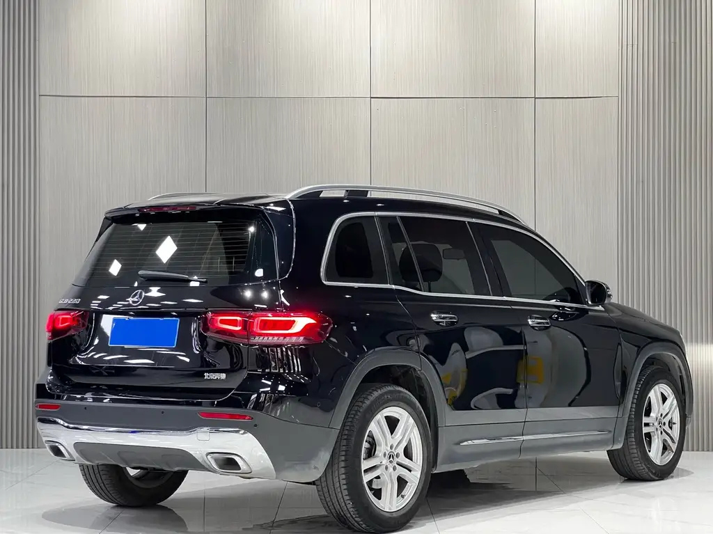 MERCEDES BENZ GLB 2023