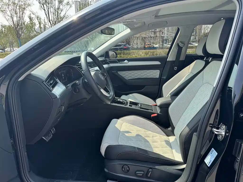 VOLKSWAGEN MAGOTAN 2023