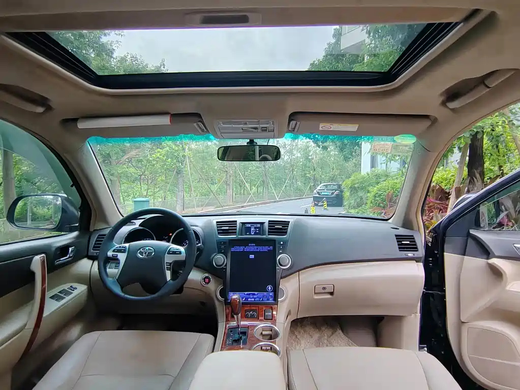 TOYOTA HIGHLANDER 2014