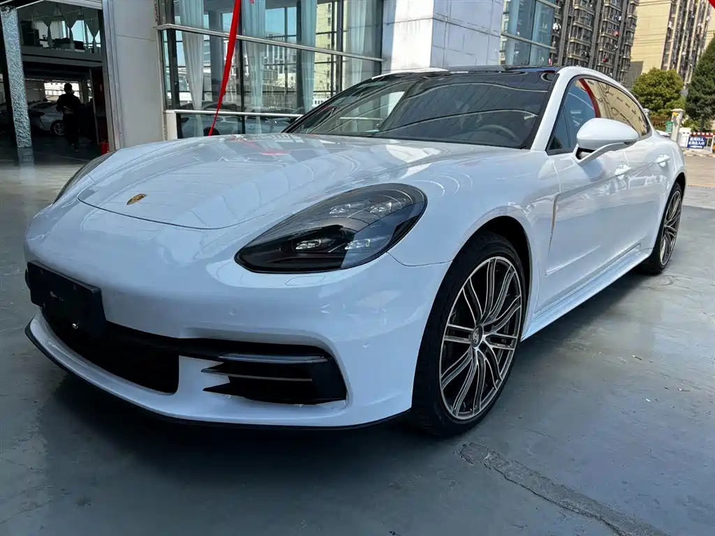PORSCHE PANAMERA 2017