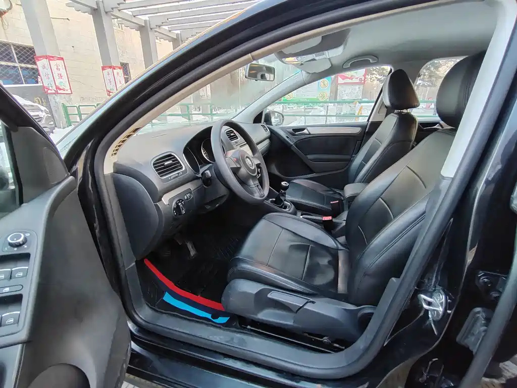 VOLKSWAGEN GOLF 2011