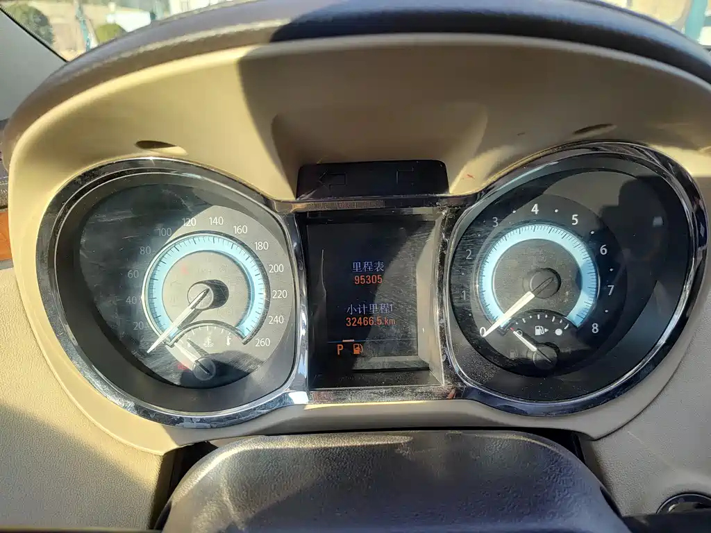 BUICK LACROSSE 2010