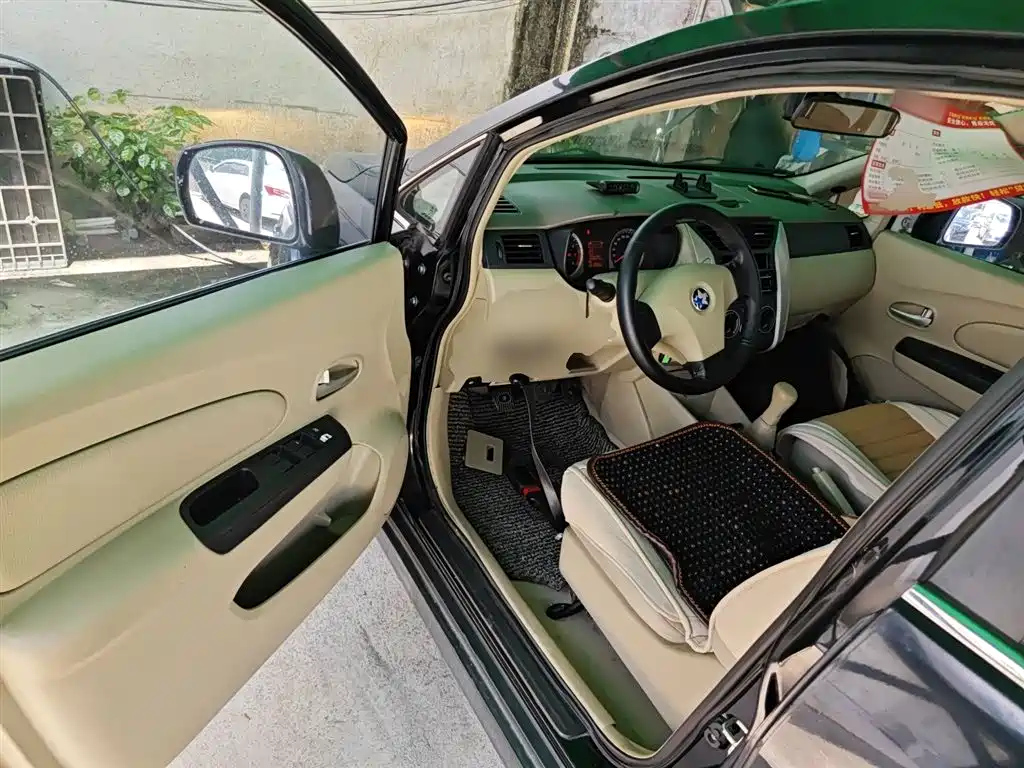 VENUCIA D50 2013