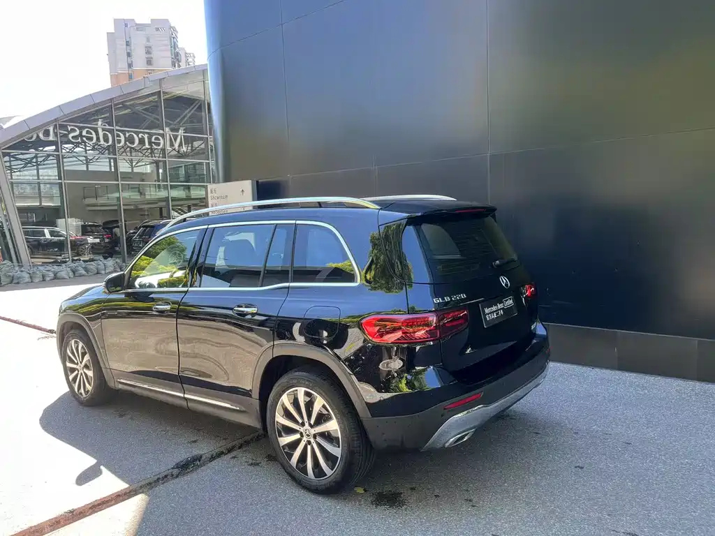 MERCEDES BENZ GLB 2024