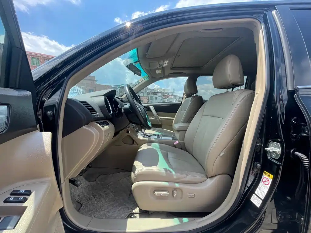 TOYOTA HIGHLANDER 2013