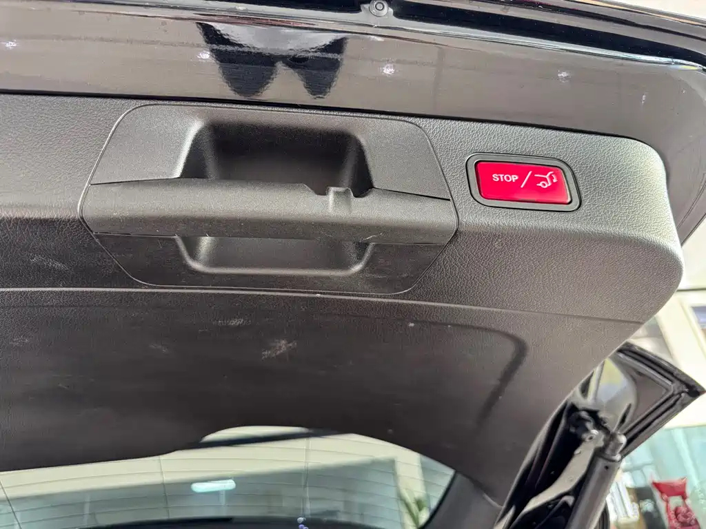 MERCEDES BENZ GLB 2023