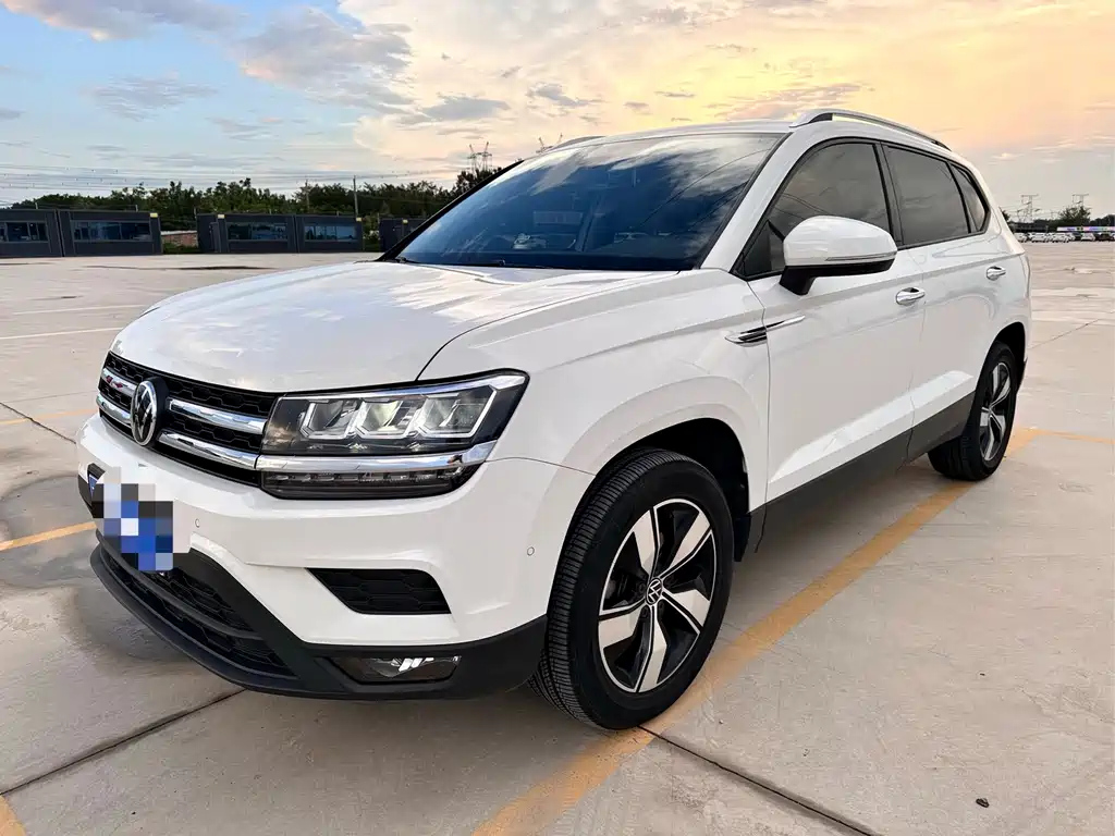 VOLKSWAGEN THARU 2021