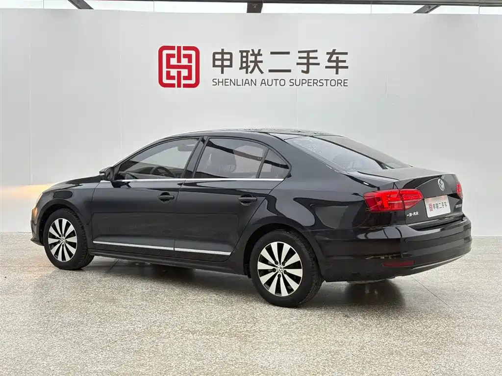 VOLKSWAGEN SAGITAR 2018