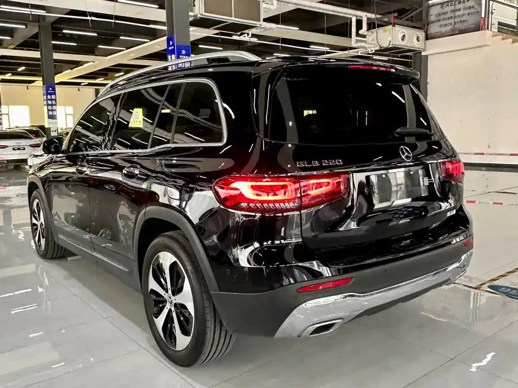 MERCEDES BENZ GLB 2023