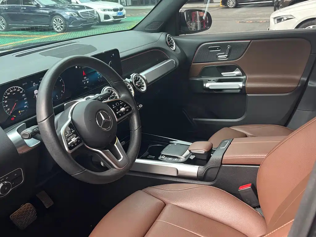 MERCEDES BENZ GLB 2023