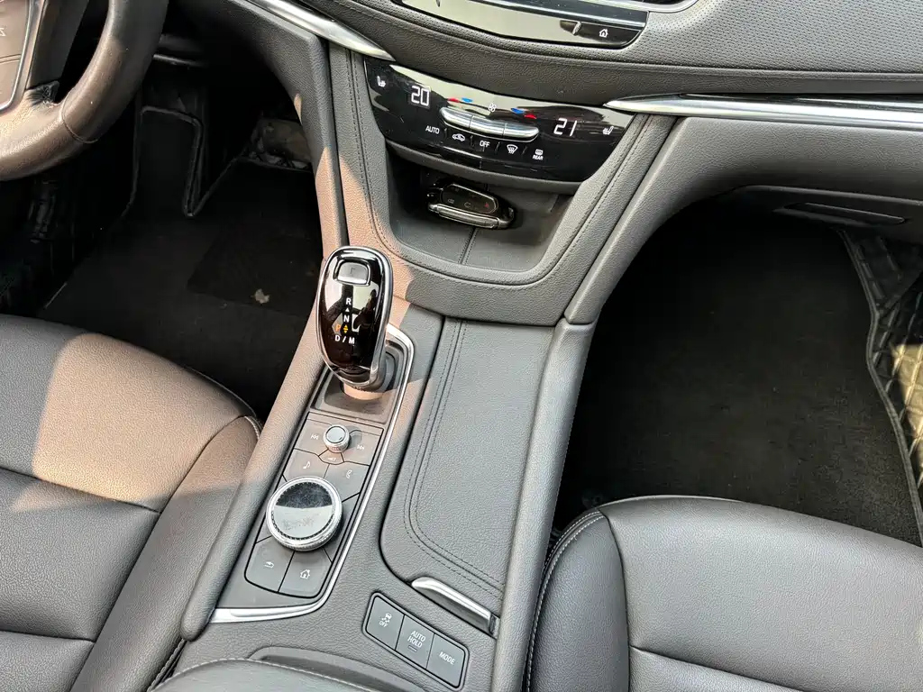 CADILLAC XT5 2021