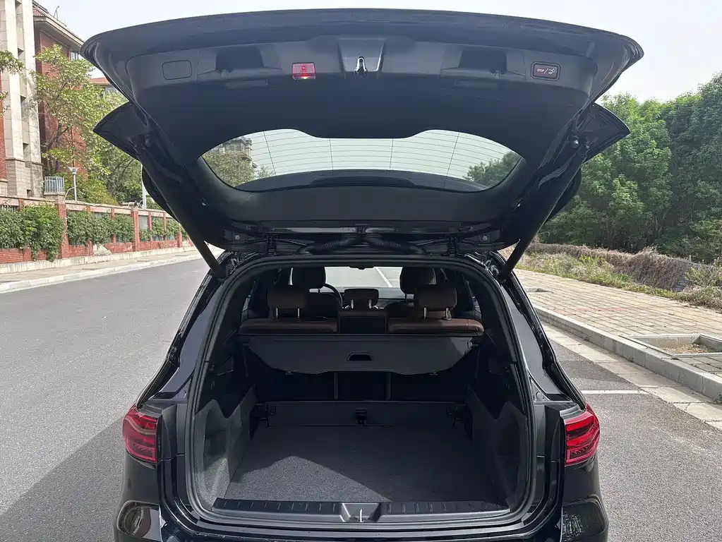 MERCEDES BENZ GLB 2024