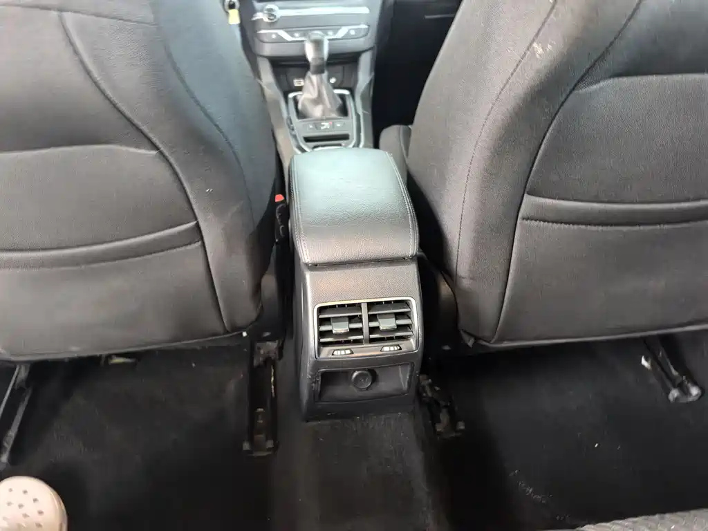 PEUGEOT 408 2016