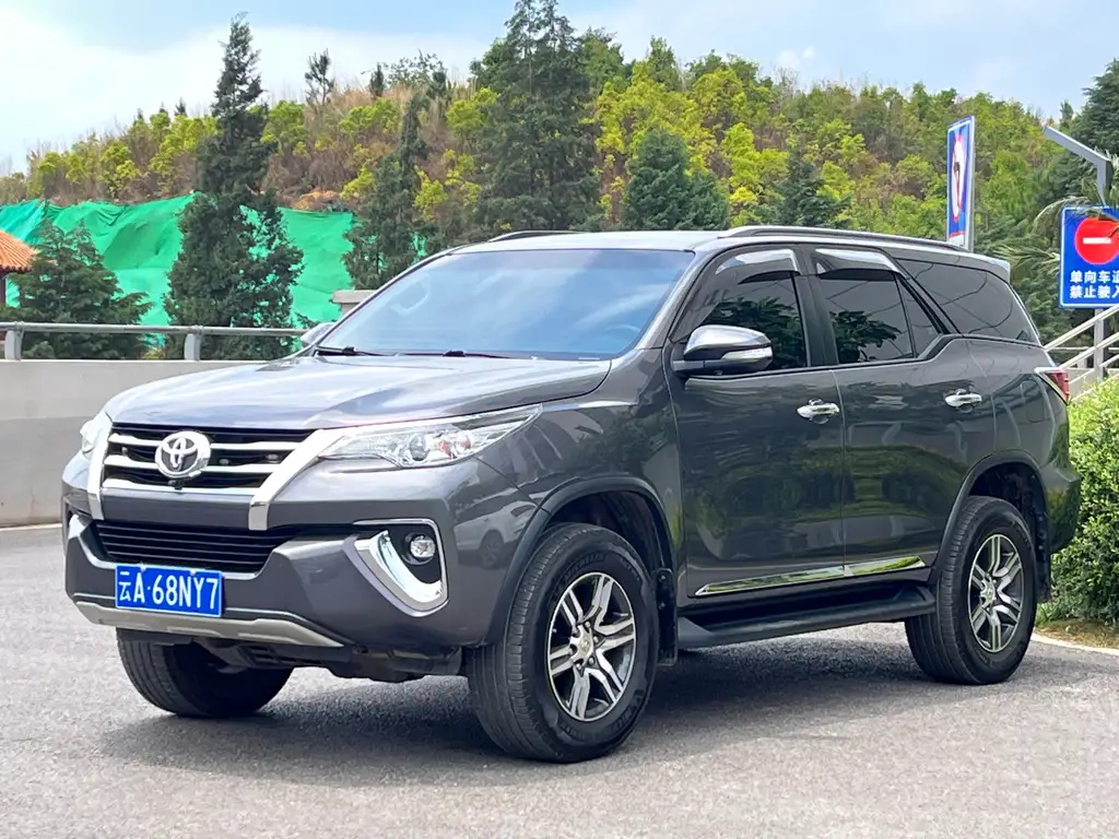 TOYOTA FORTUNER 2016